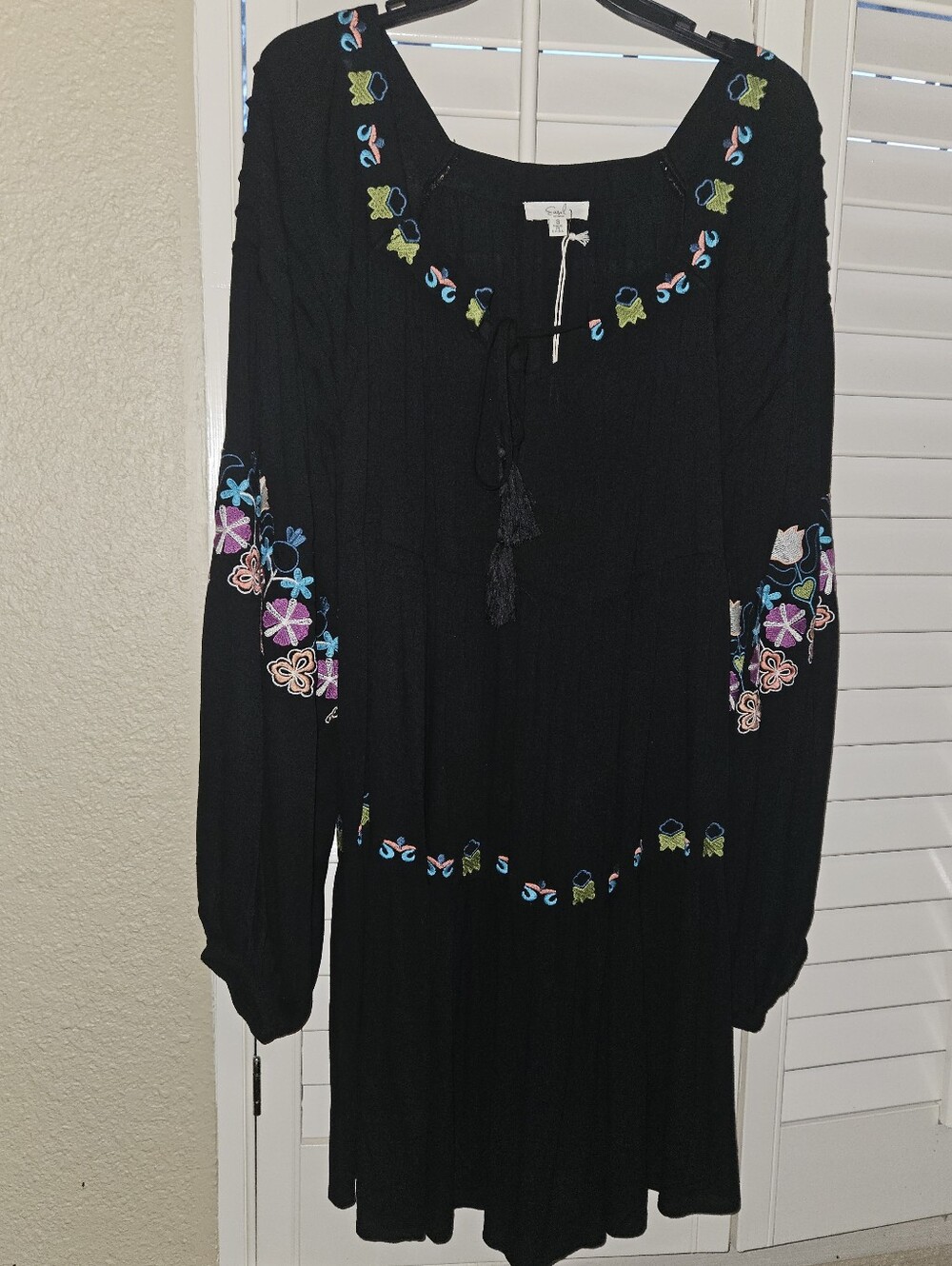 easel Black Embroidered Long-Sleeve Boho Dress